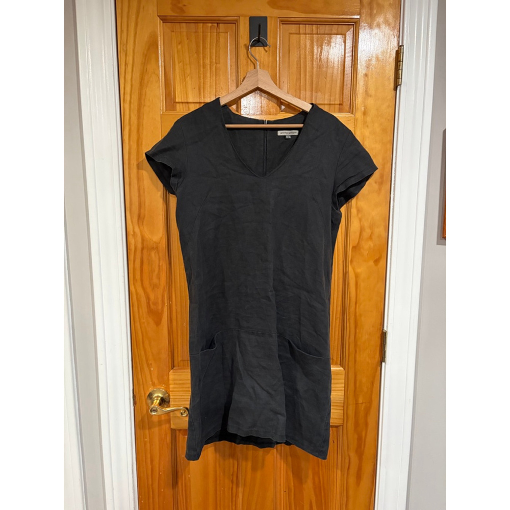 Jennifer Glasgow Black Linen Minimalist Shift Dress Pockets Canada M